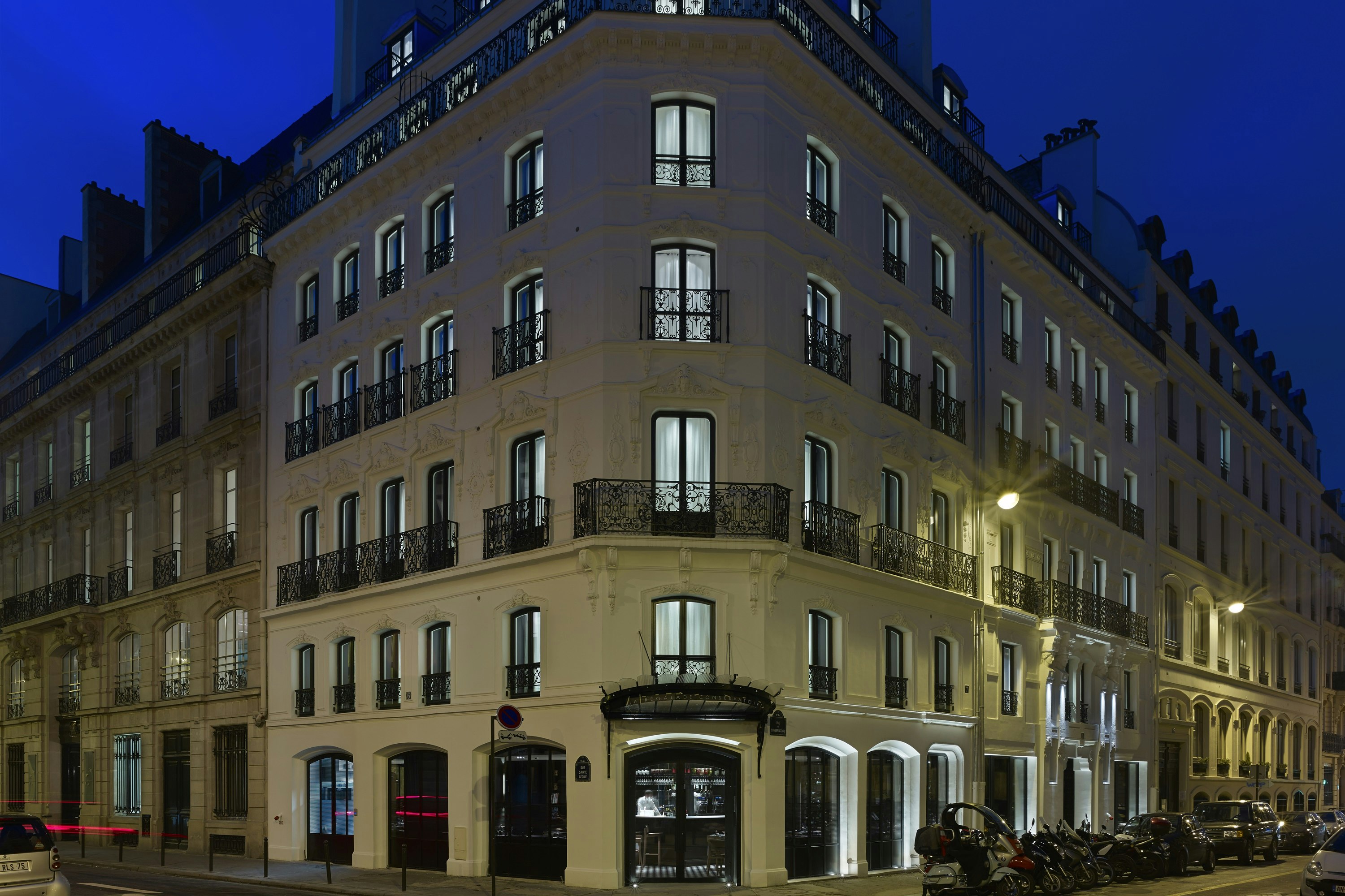 HOTEL DE NELL 5/52