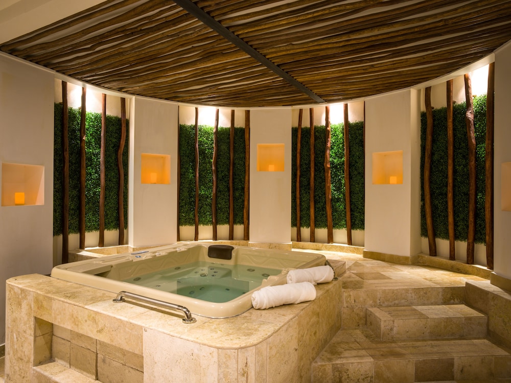 swimming pool spa