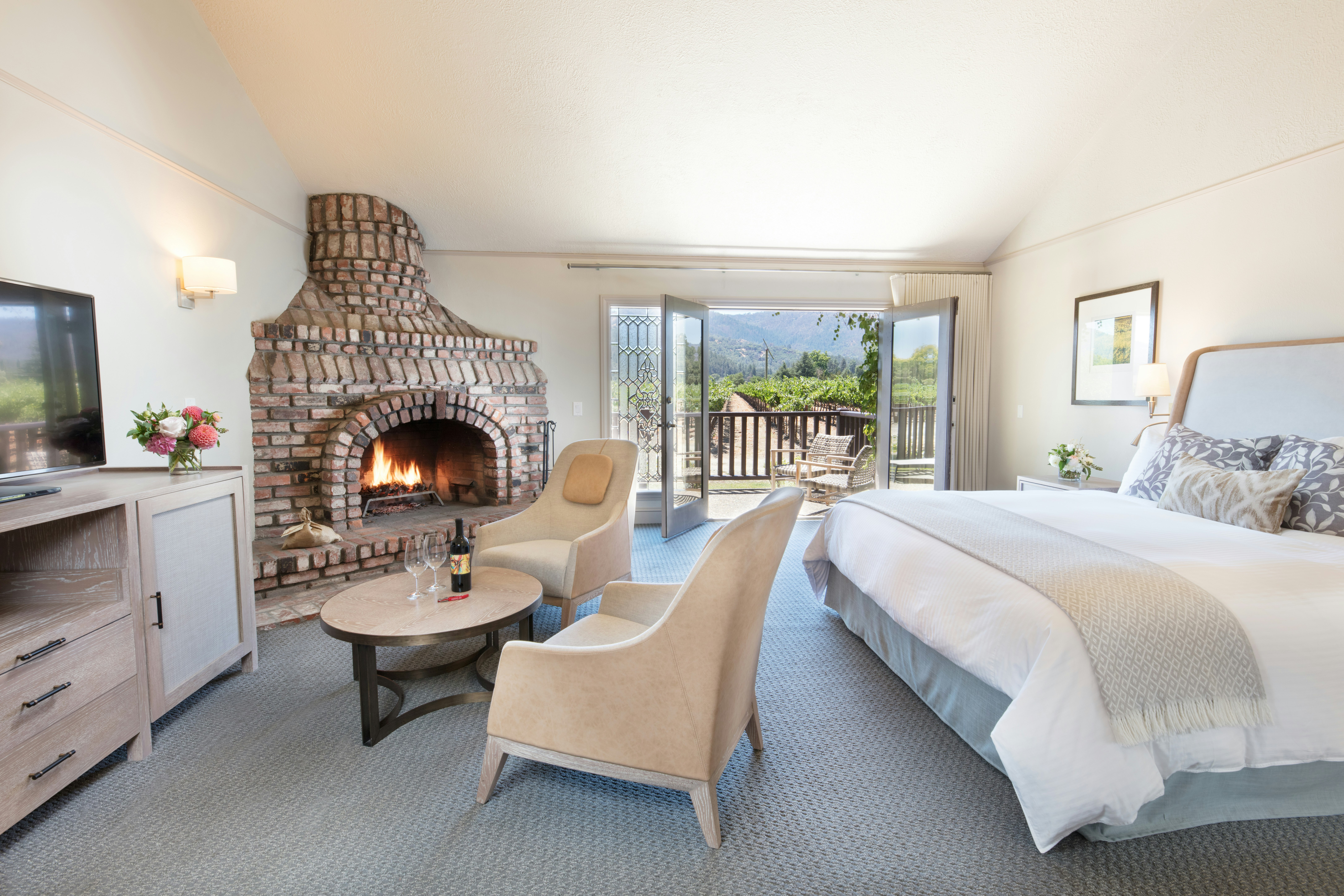 Collection, King Bed, Vineyard View
