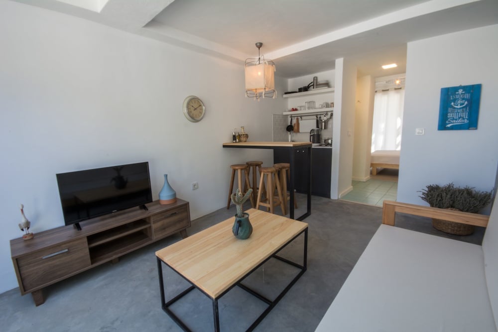 Daphnis Hotel 29/46