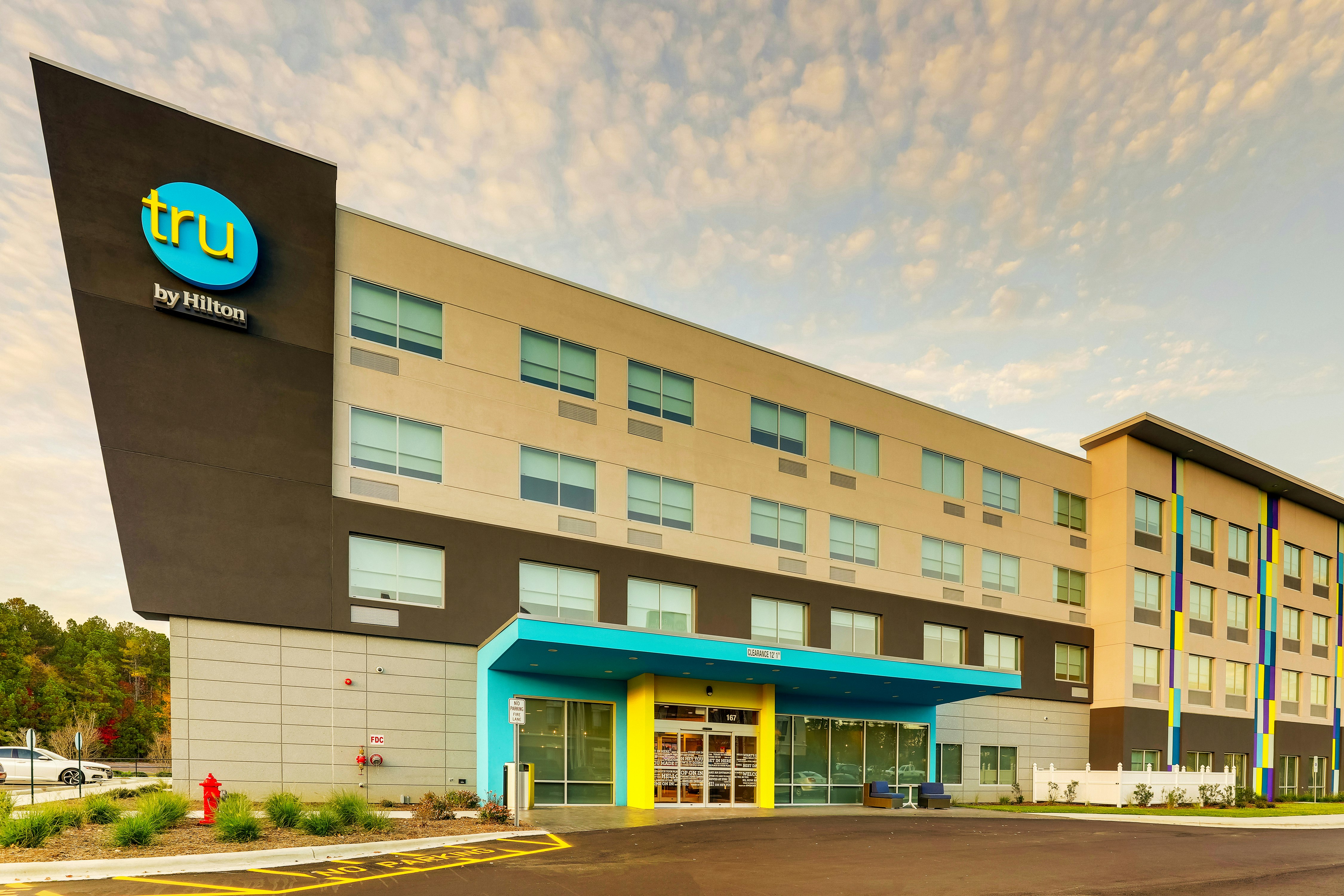 Tru by Hilton Smithfield I-95 7/48