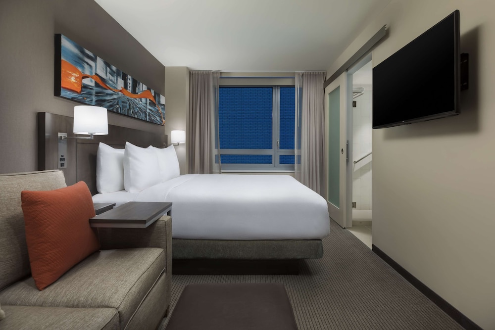 ROOM, KING BED, SOFA, HIGH FLOOR