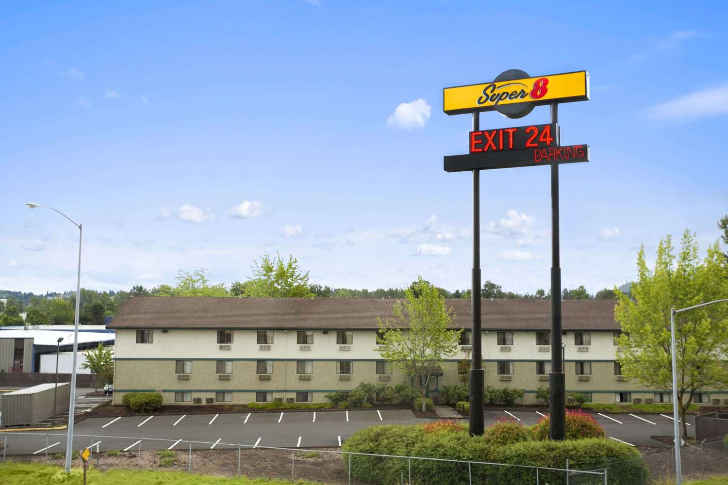 Super 8 by Wyndham Portland Airport 2/23