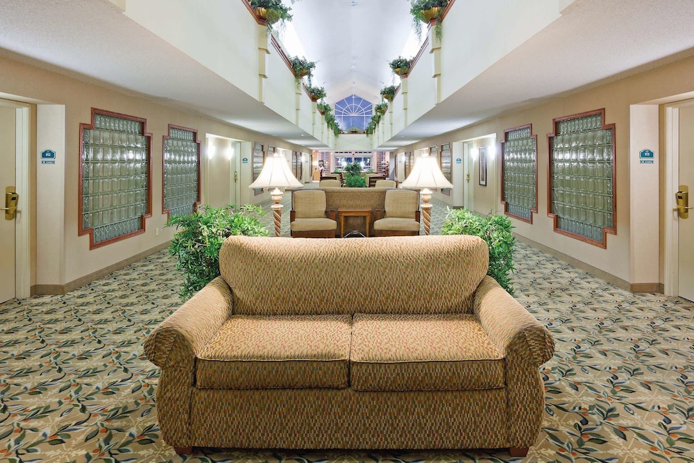 La Quinta Inn & Suites by Wyndham Appleton College Avenue 35/49