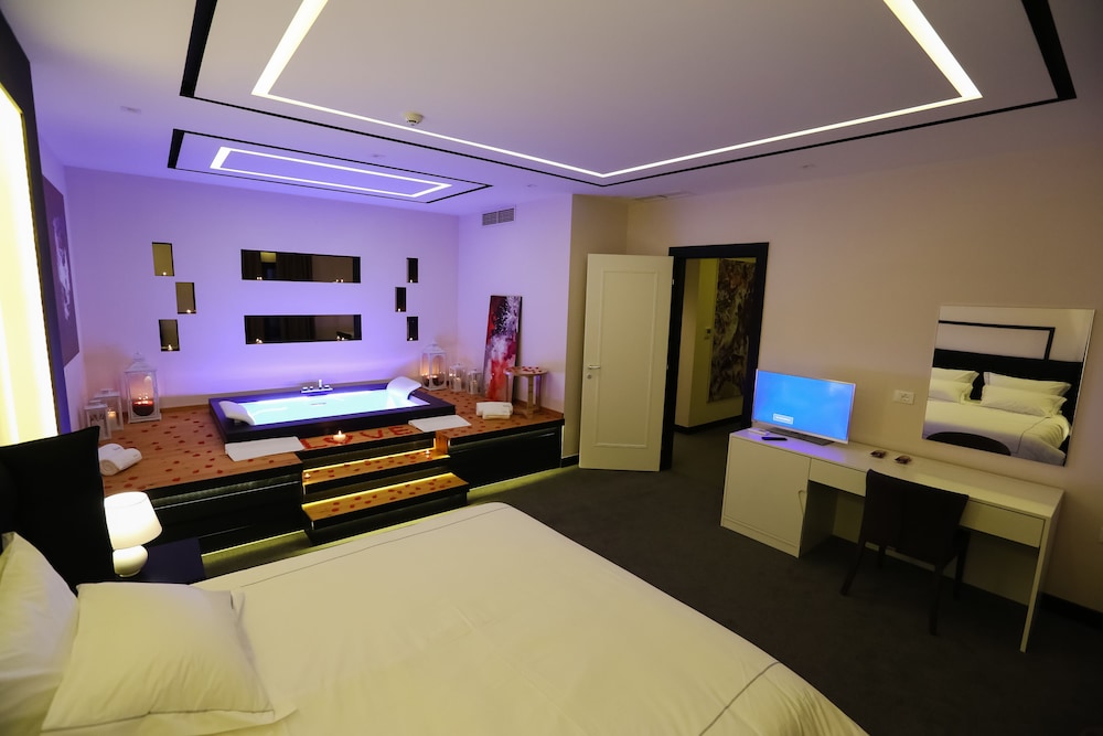 Delta Hotel 23/48