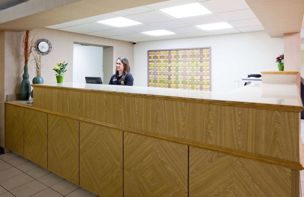 La Quinta Inn by Wyndham Minneapolis Airport Bloomington 8/53