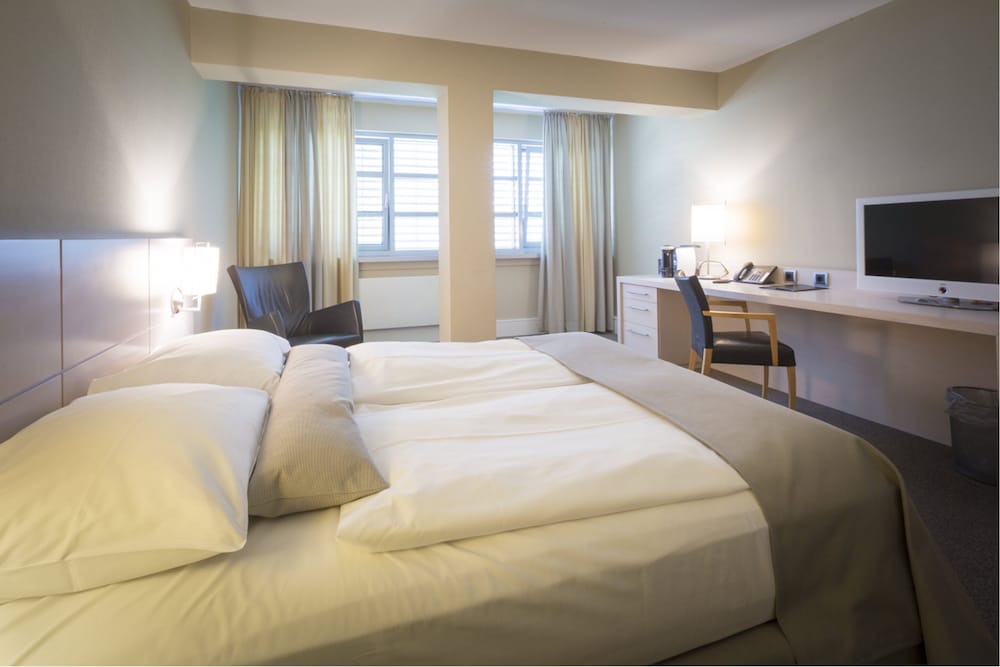 ALTERA HOTEL 7/33