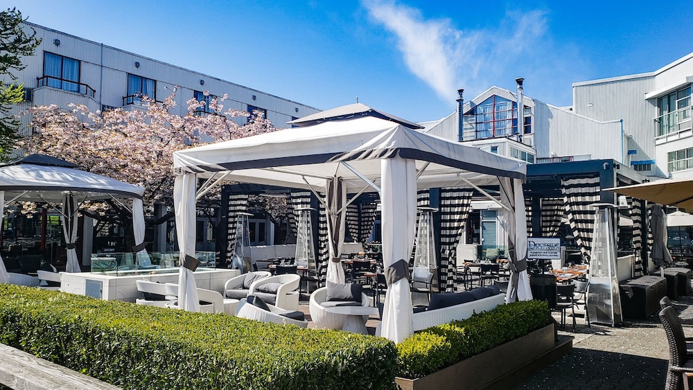 GRANVILLE ISLAND HOTEL 5/50