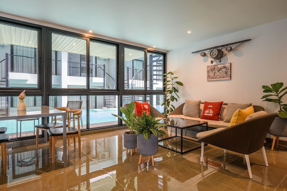Tour De Phuket Hotel 51/71