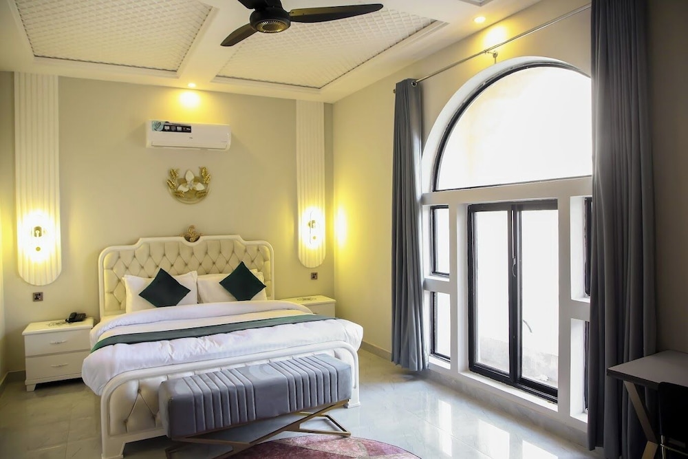 Grand Shalimar Hotel 13/47