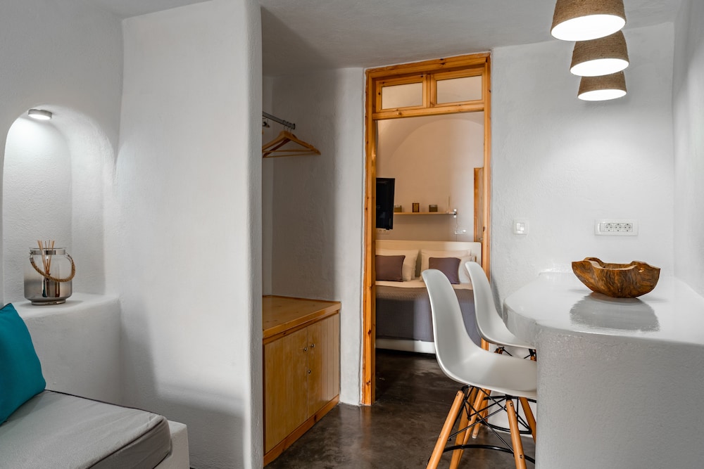 Akron Cliff Suite 48/48