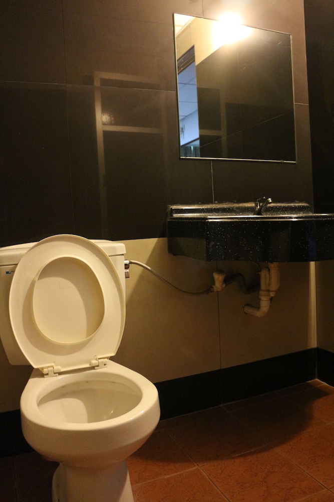 Subang Park Hotel 61/64