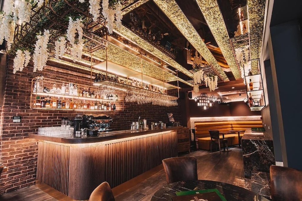 Project 3 Urban Chic Hotel 8/47