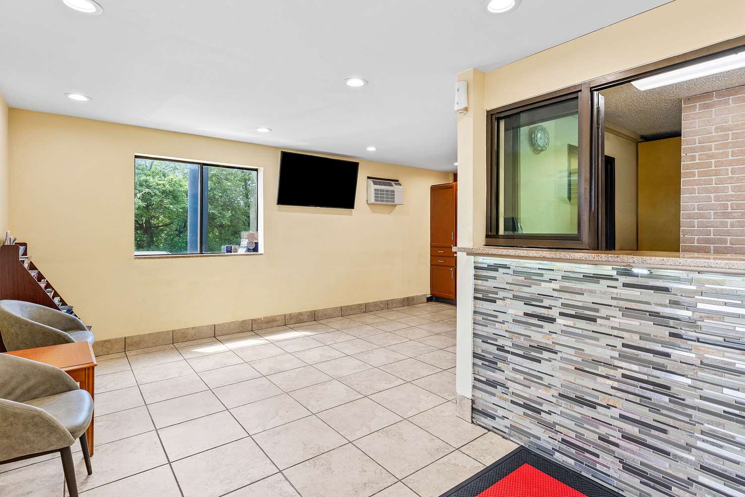 Econo Lodge Akron Copley Northwest 6/34