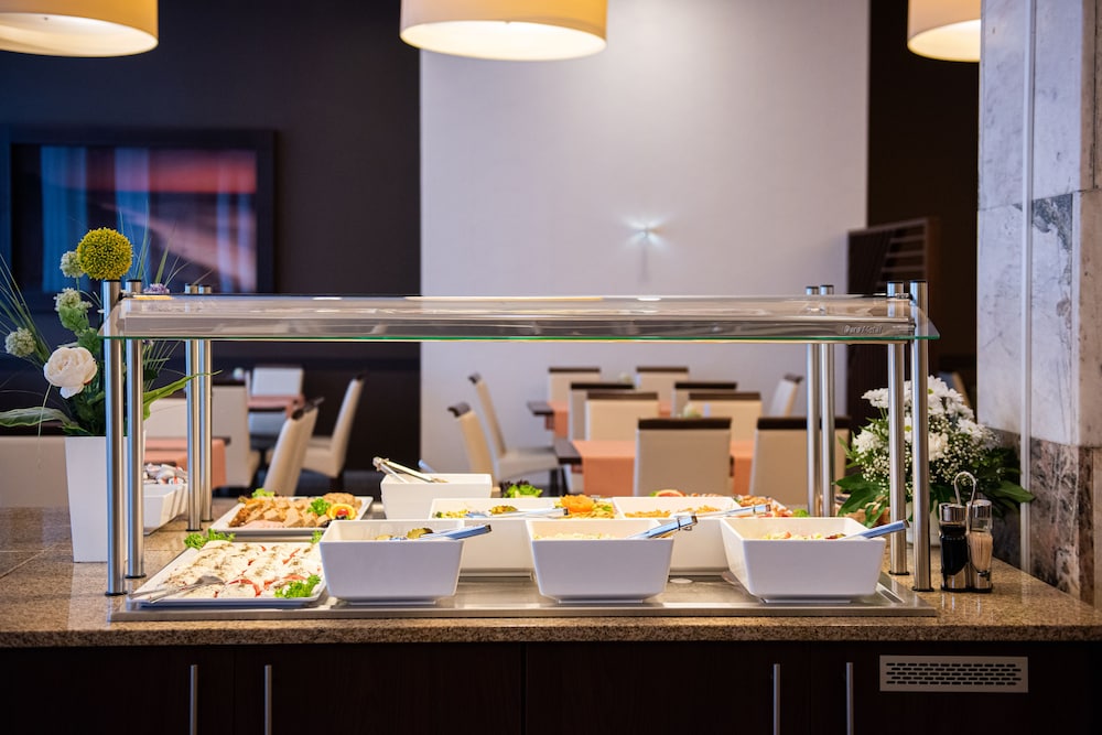 restaurant cafeteria