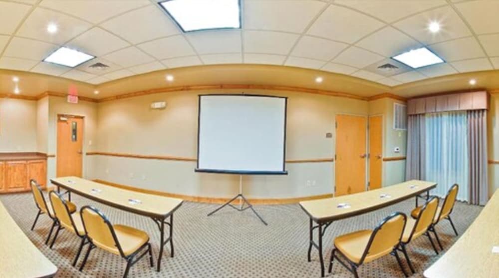 Holiday Inn Express Forest City 43/45