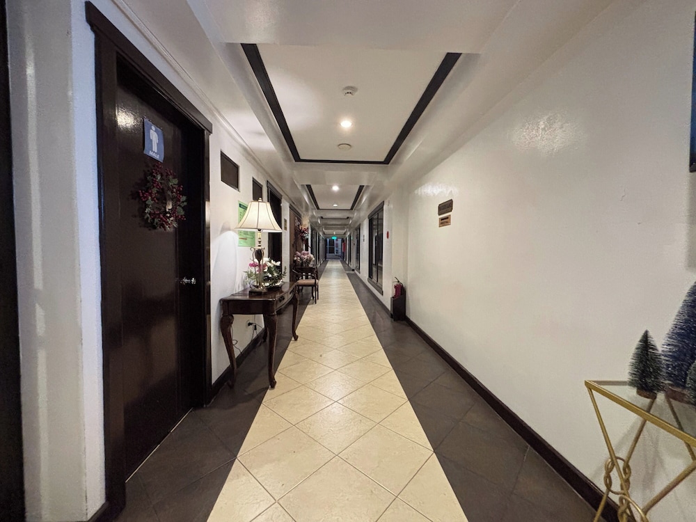 D'leonor Hotel 32/73