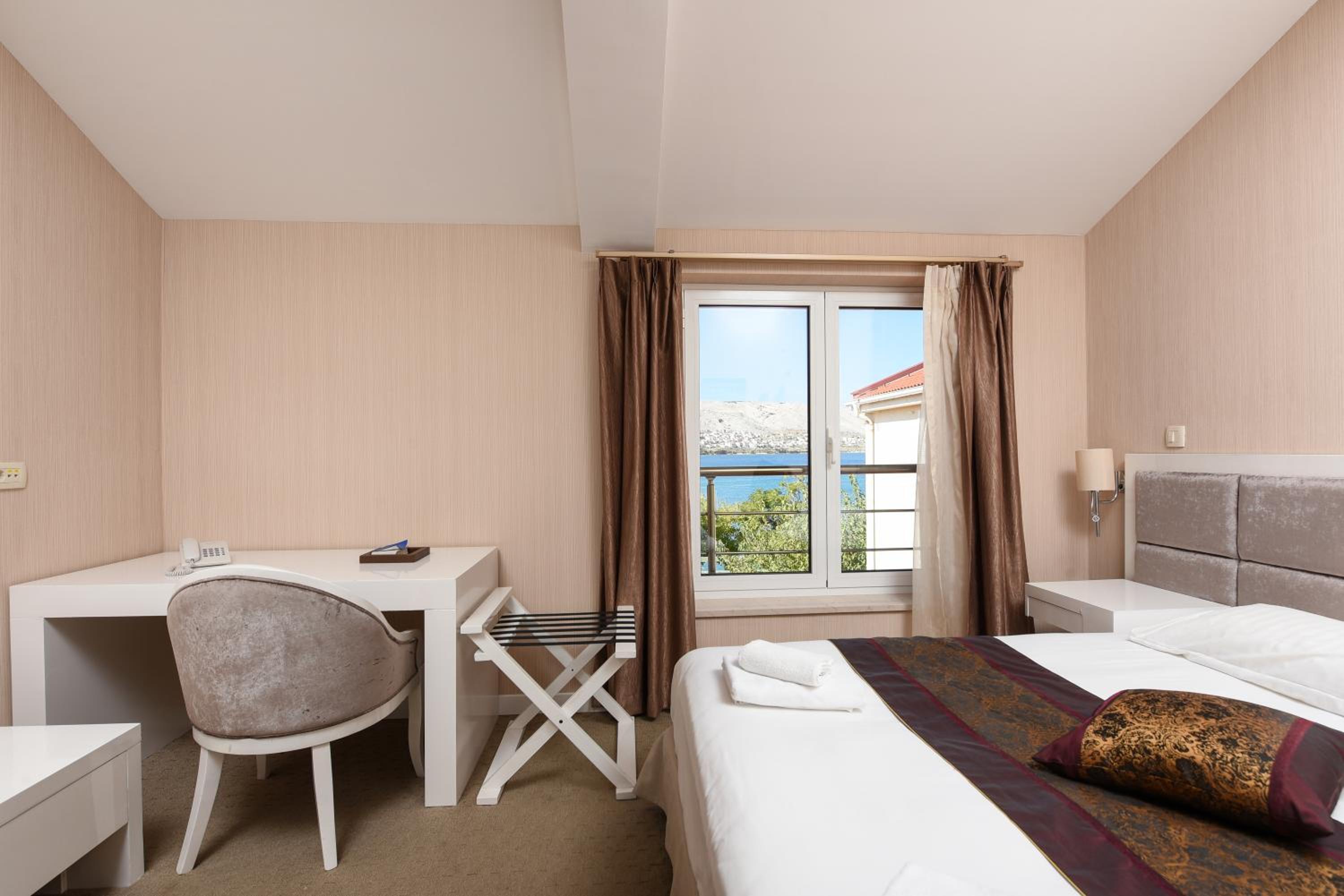 غرفة بسرير مزدوج بإطلالة على البحر، Hotel Park Smokva 8/10