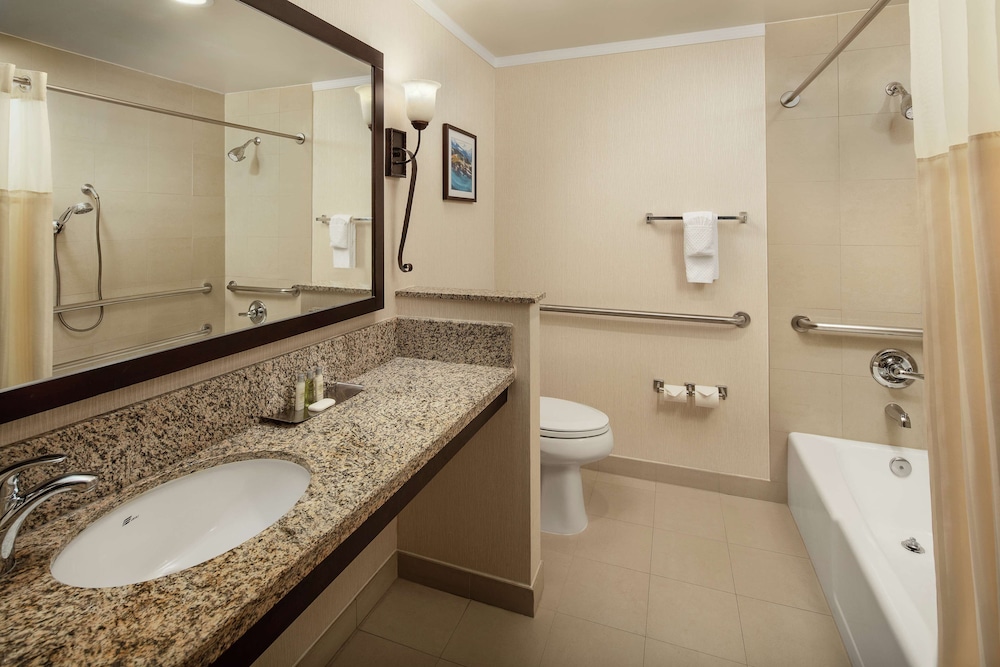 Doubletree By Hilton Claremont 13/58