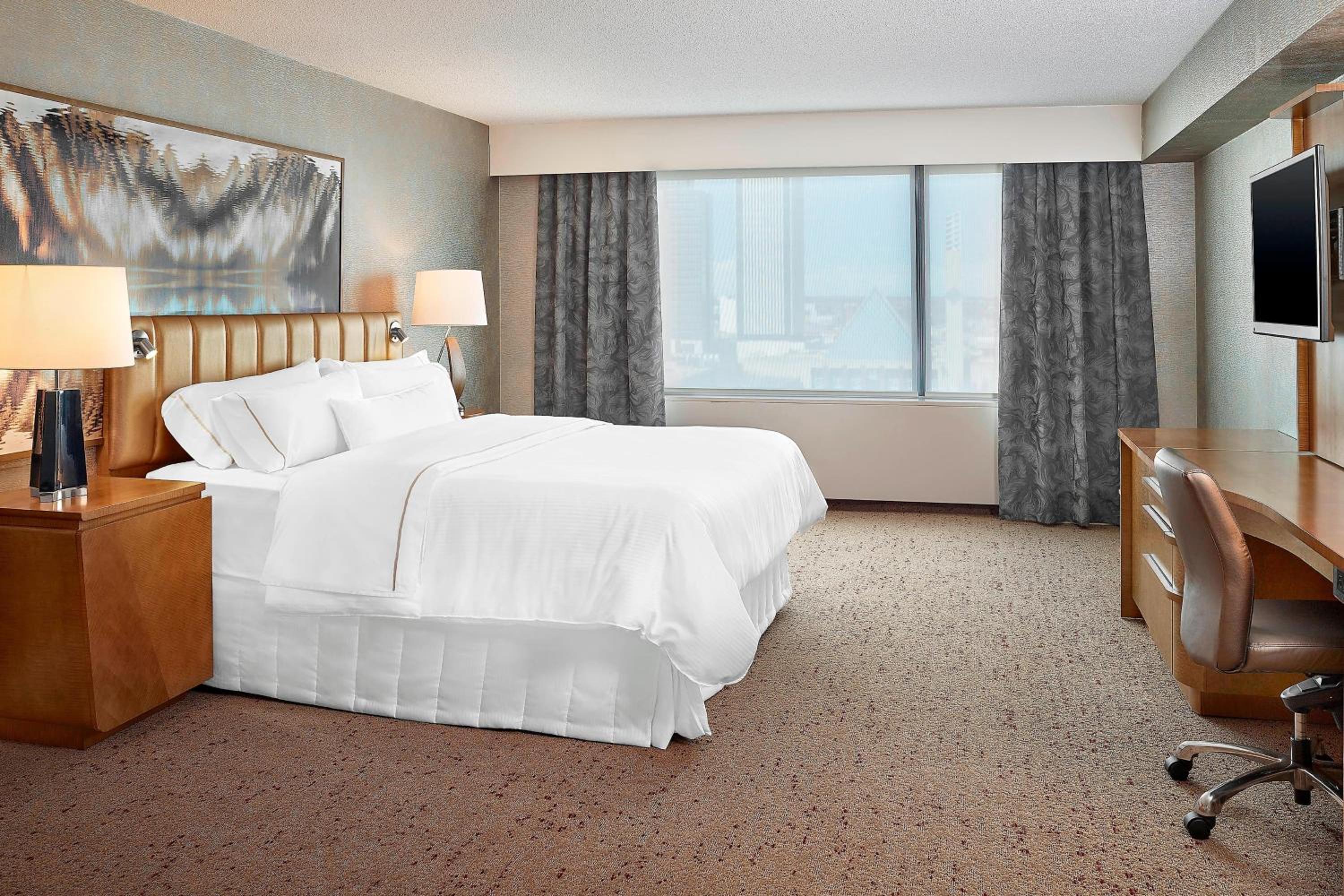 Guest Room, Deluxe, King Bed, City View, Large, Deluxe Building