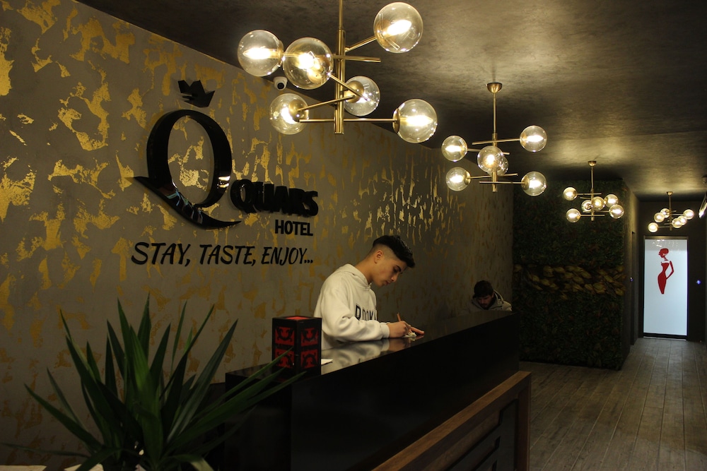 Quars Suite 3/50