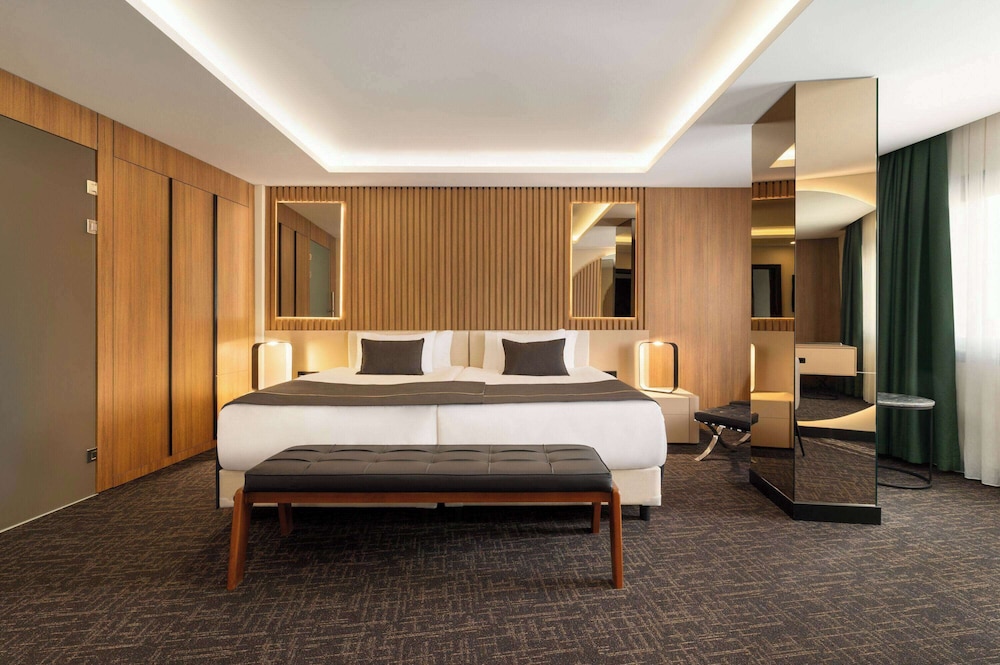 STANDARD, TWIN BEDS, CITY VIEW