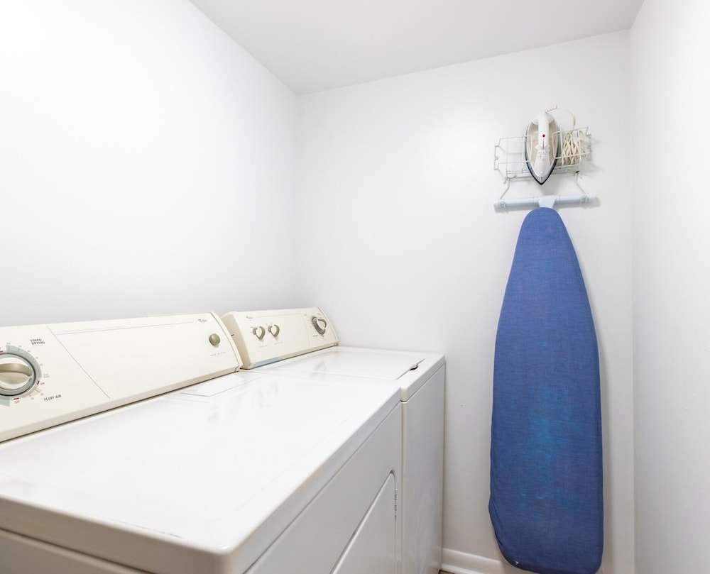 2 Bedrooms, Condo, Standard, King and Queen Bed, Single Bed, Bay View, Sofa, Balcony، Bay Club Resort 9/9