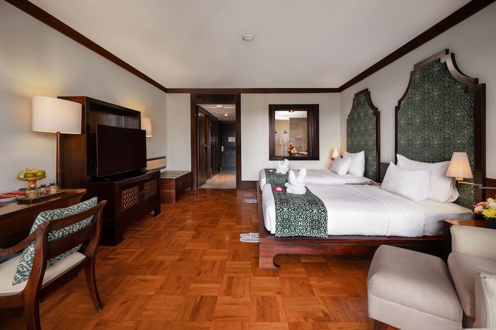 Palace, Twin Beds