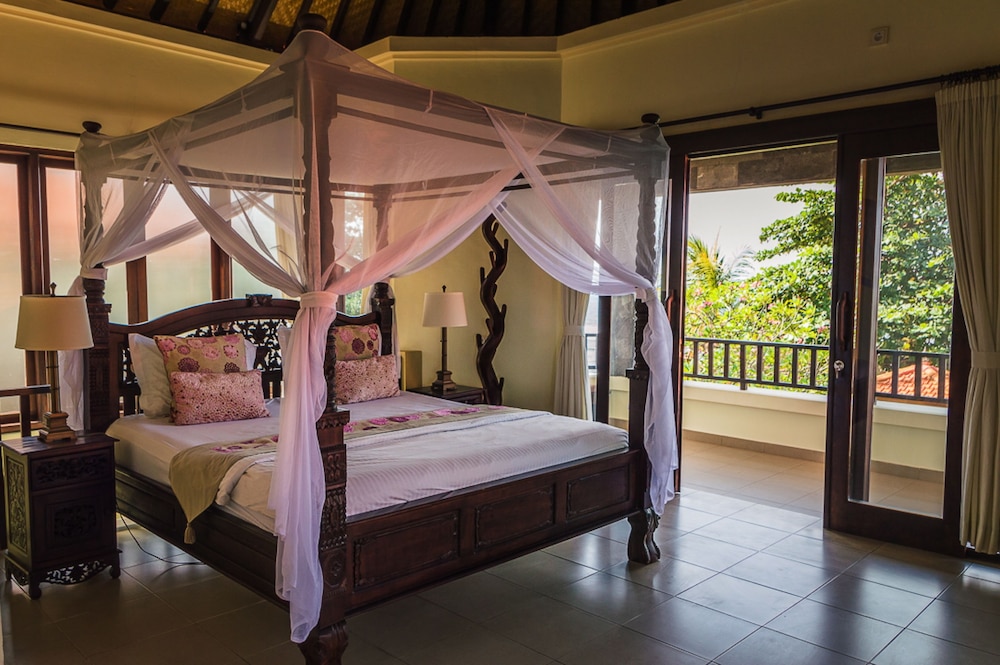 FAMILY, BUNGALOW, MULTIPLE BEDS, BEACH FRONT, BALCONY