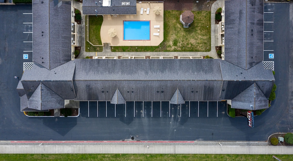 Three Rivers Inn 43/47