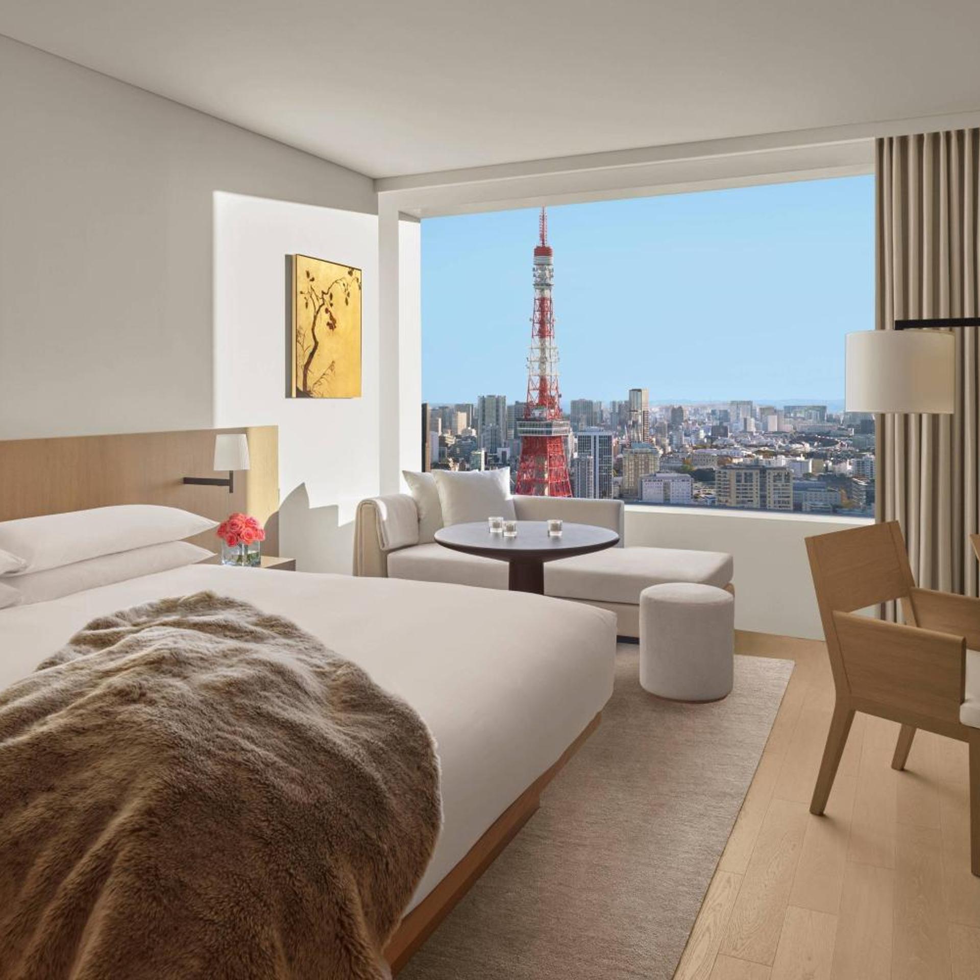 Guest Room, Deluxe, King Bed, Tower View, City View