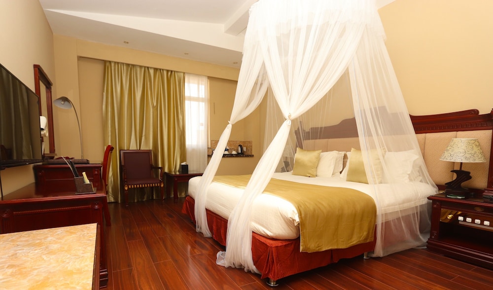 Best Western Plus Paramount Hotel 12/44