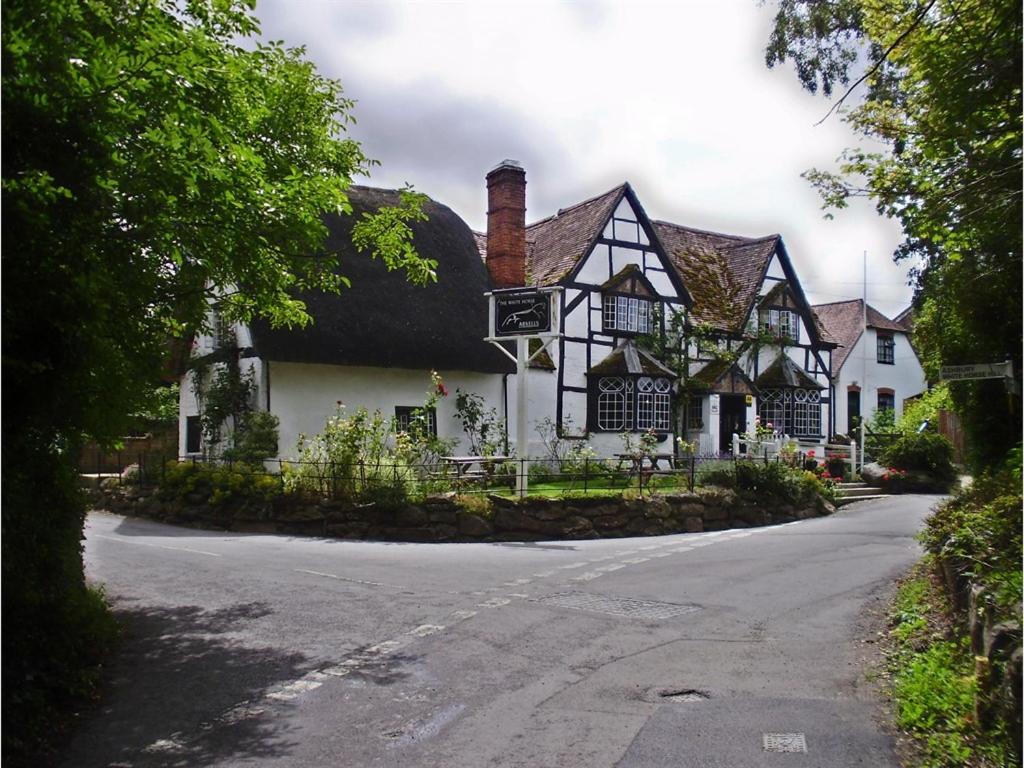 White Horse Inn 18/21