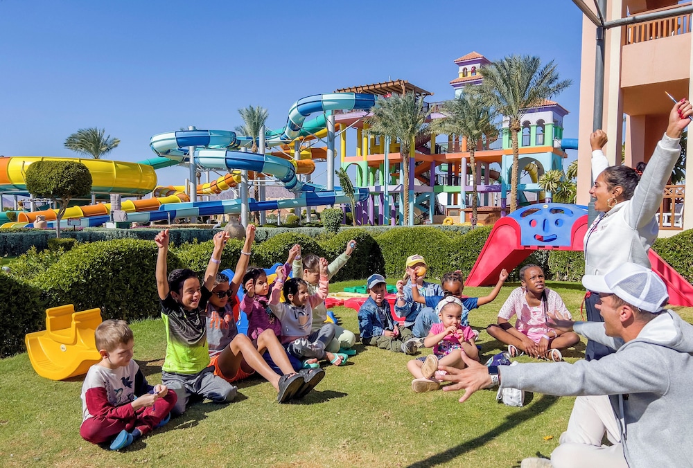 Charmillion Club Aqua Park 38/46