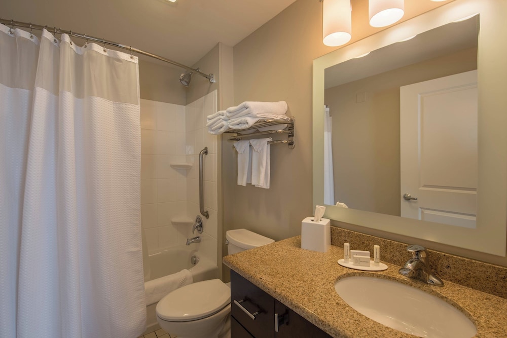 جناح بسرير كينج بغرفة نوم واحدة مع أريكة، TownePlace Suites by Marriott Provo Orem 3/3