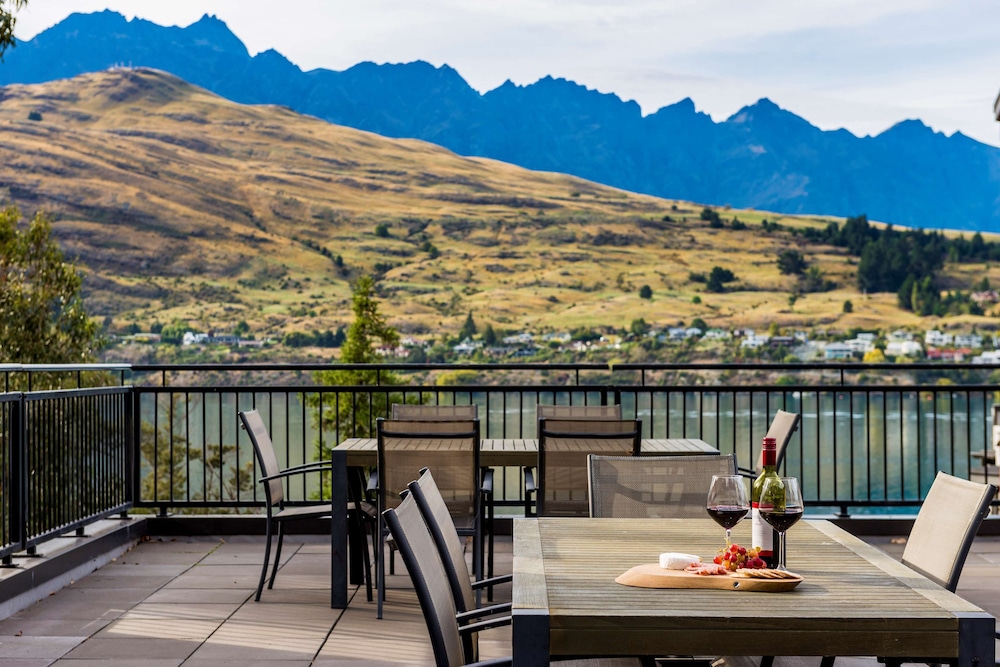 Avani Queenstown Hotel 6/56