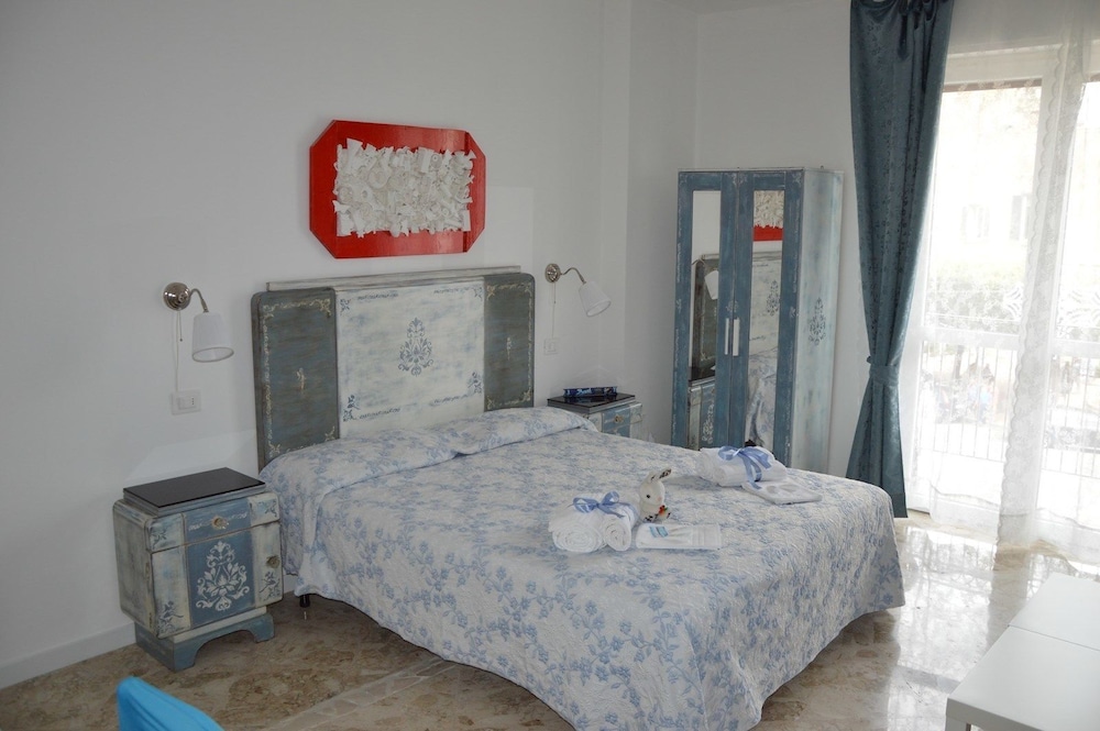 Superior, Queen Bed, City View