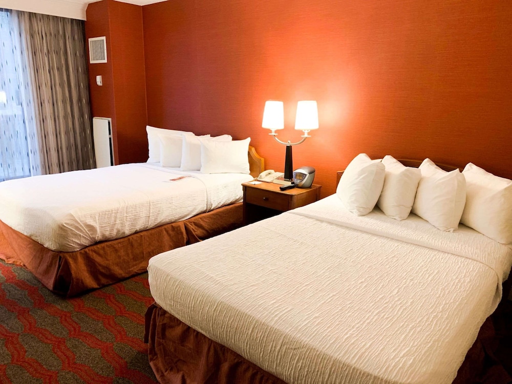 DoubleTree by Hilton New York LaGuardia Airport 9/54