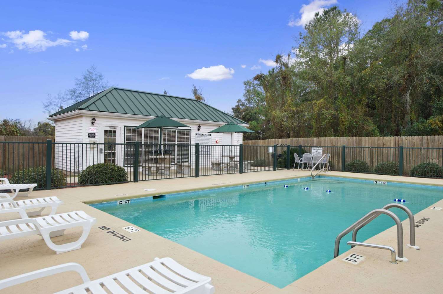 Baymont By Wyndham Thomasville 6/49