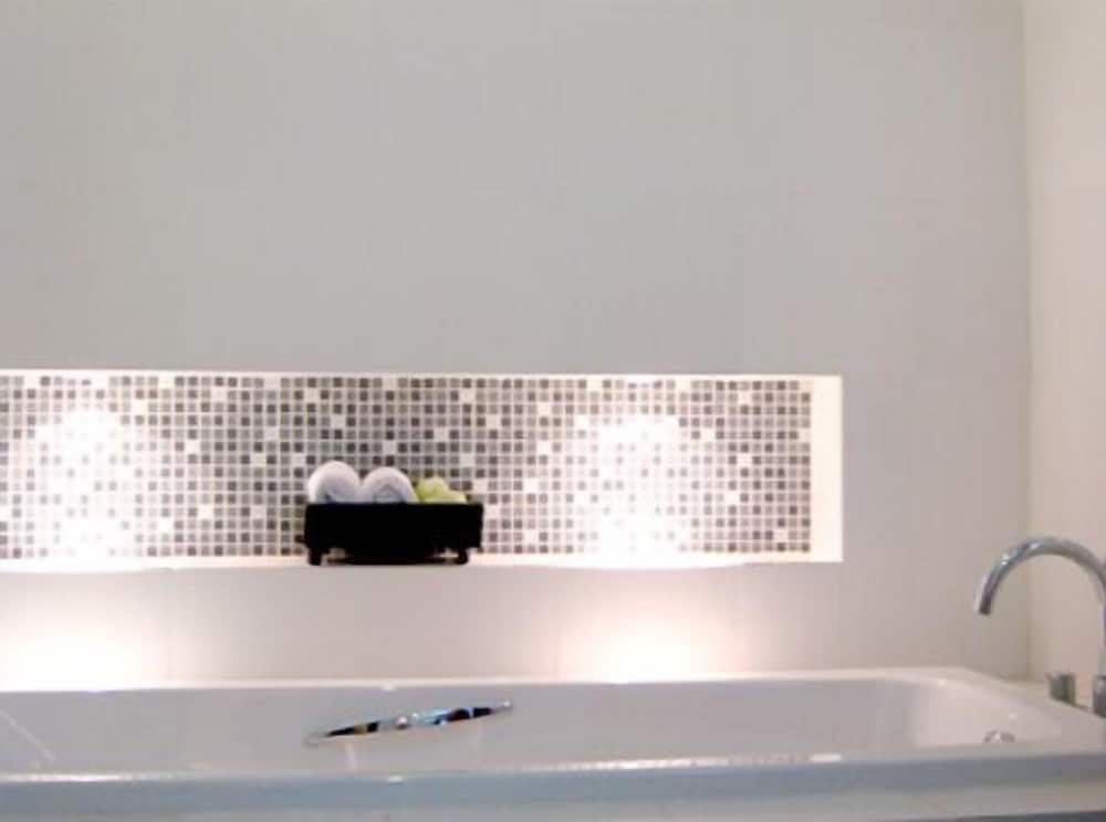 296 The Radtanaiya Residence 42/42