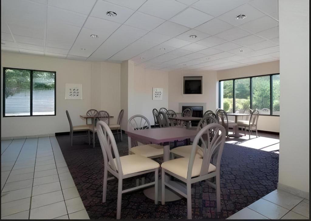 Baymont By Wyndham Mooresville 29/37