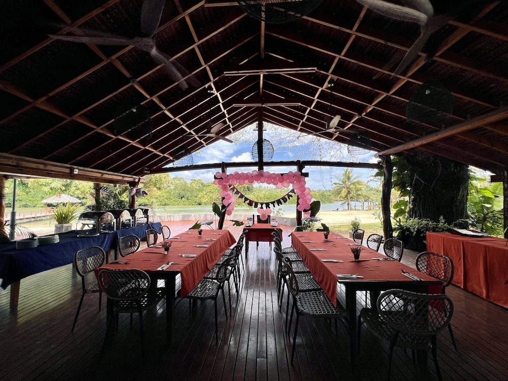 Cocomo Resort 35/50