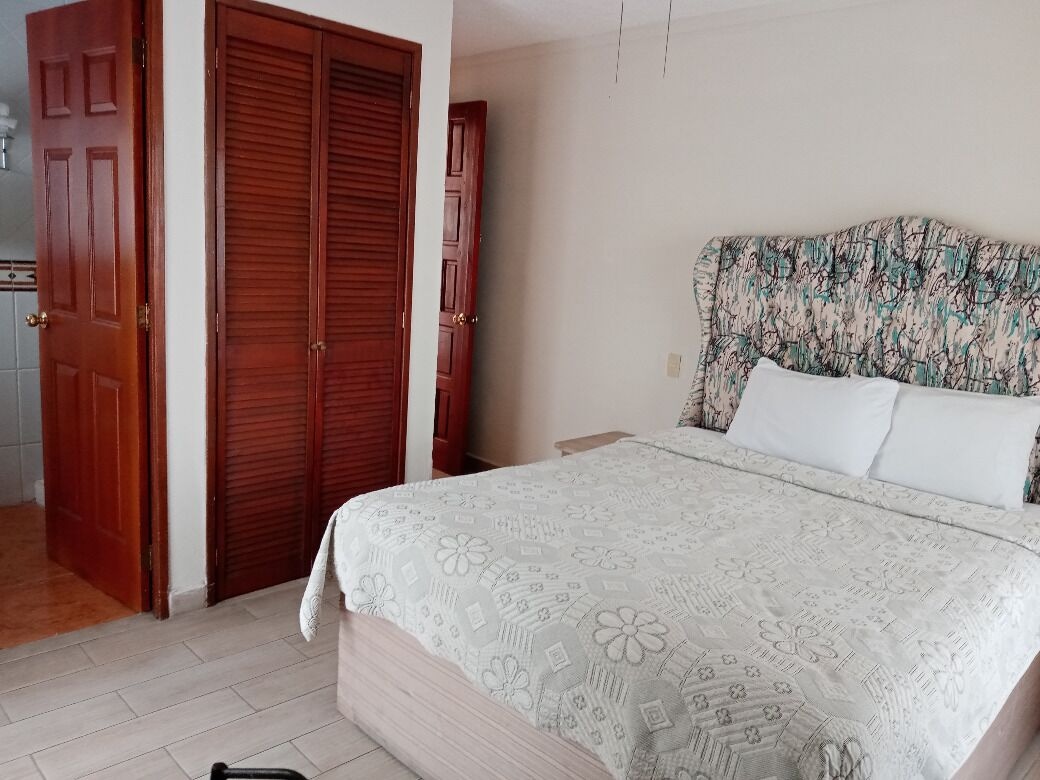 Standard, Queen Bed