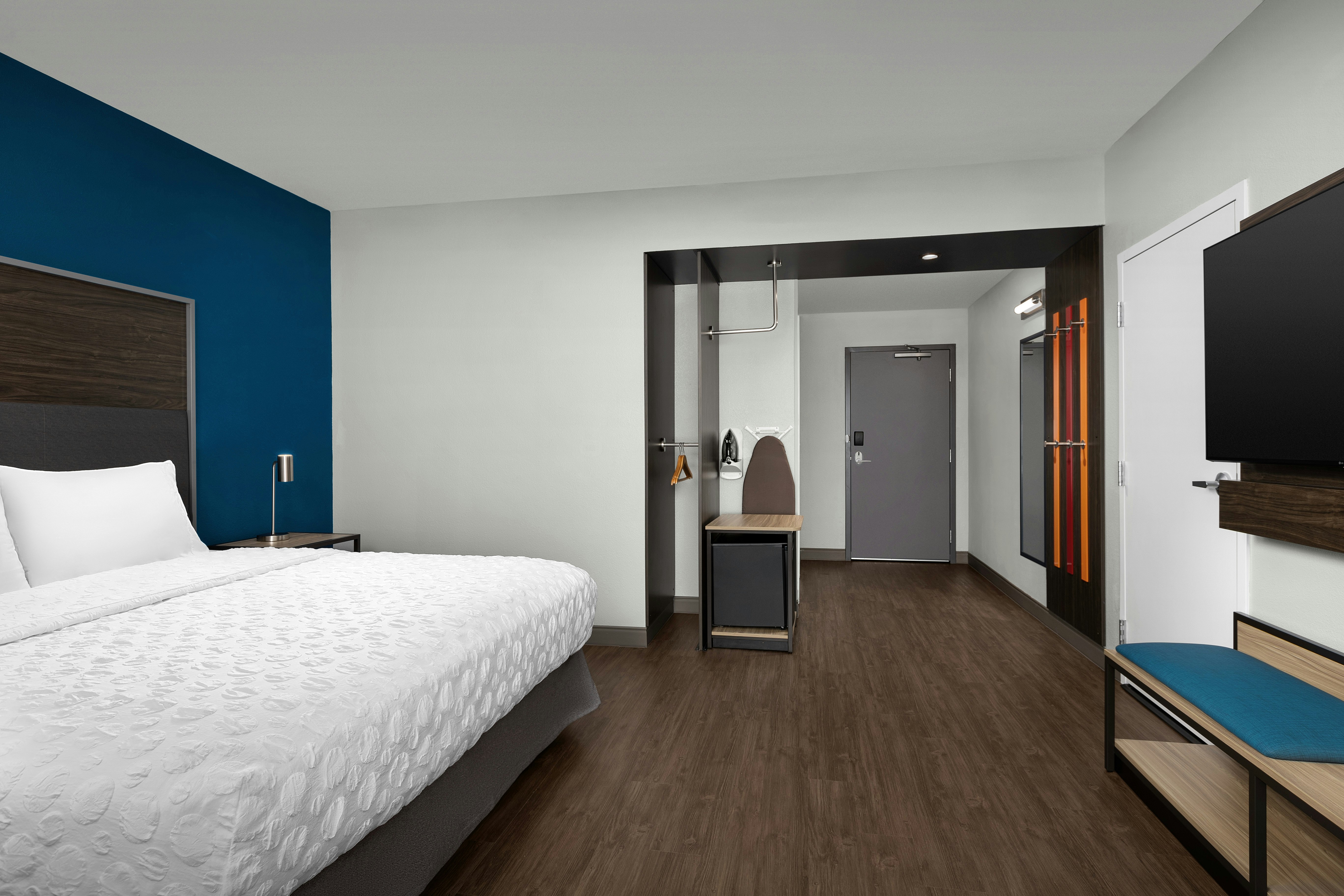 ROOM, KING BED, ACCESSIBLE