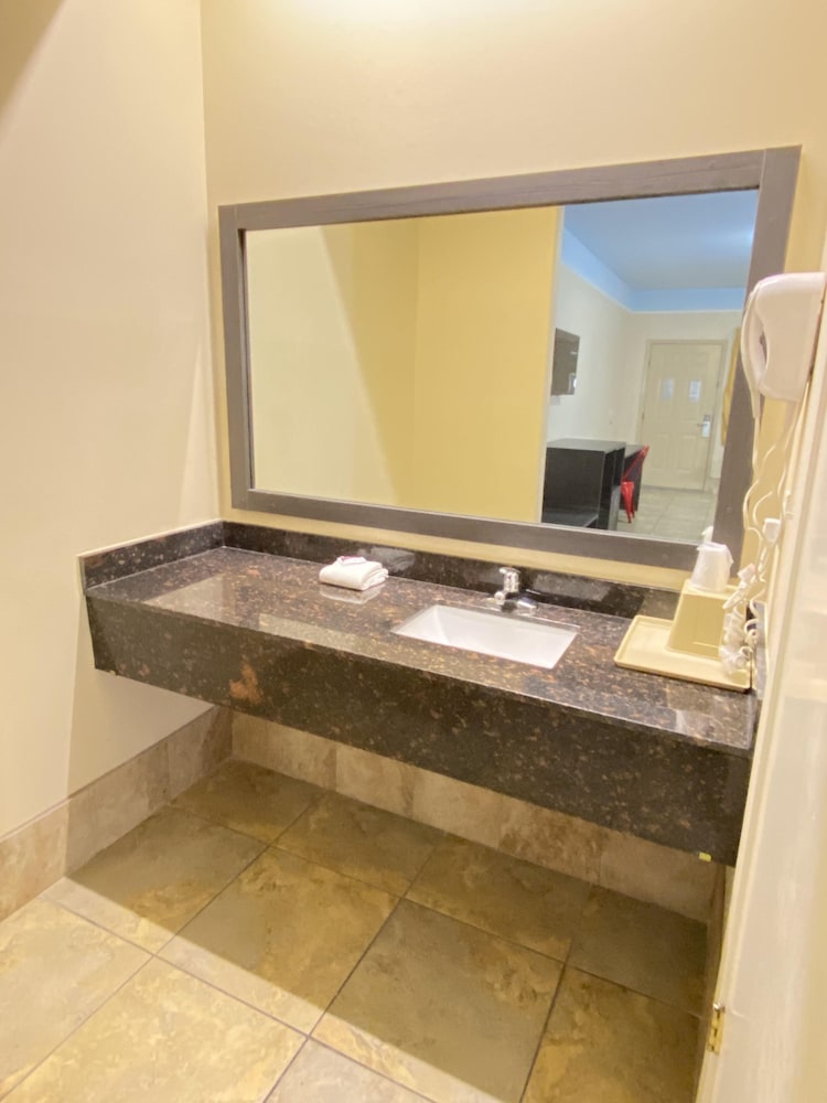 Texas Inn and Suites McAllen 30/47