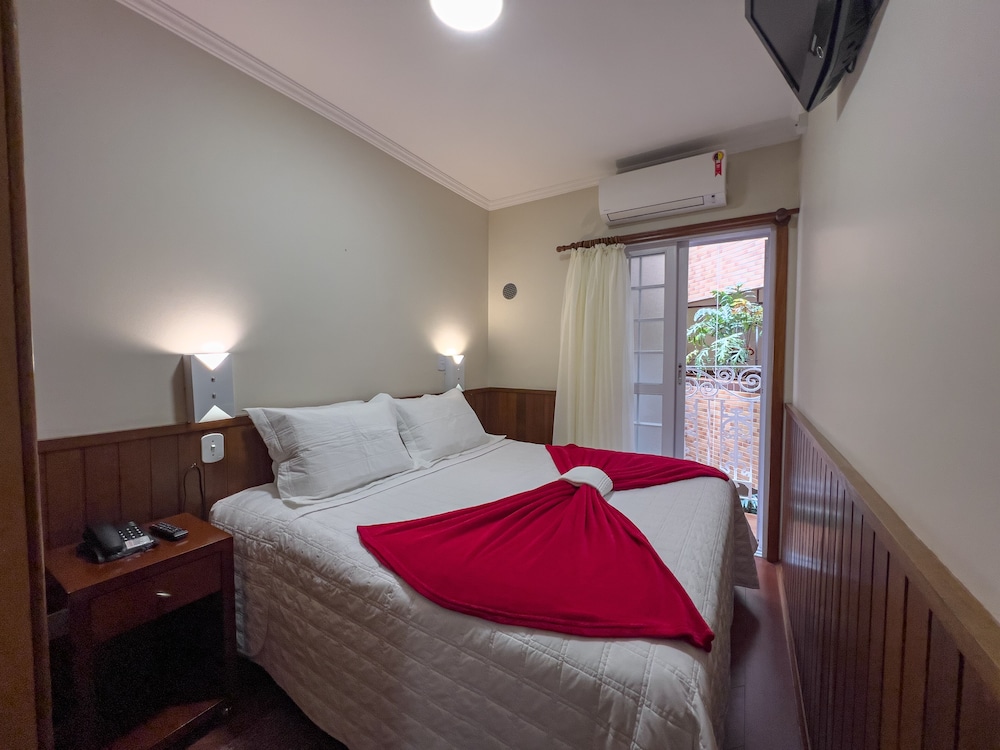 Room, Queen Bed