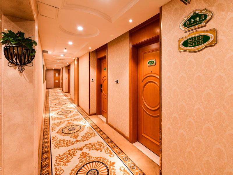 Vienna Hotel (Kunshan Qingyang North Road Wanda) 14/25