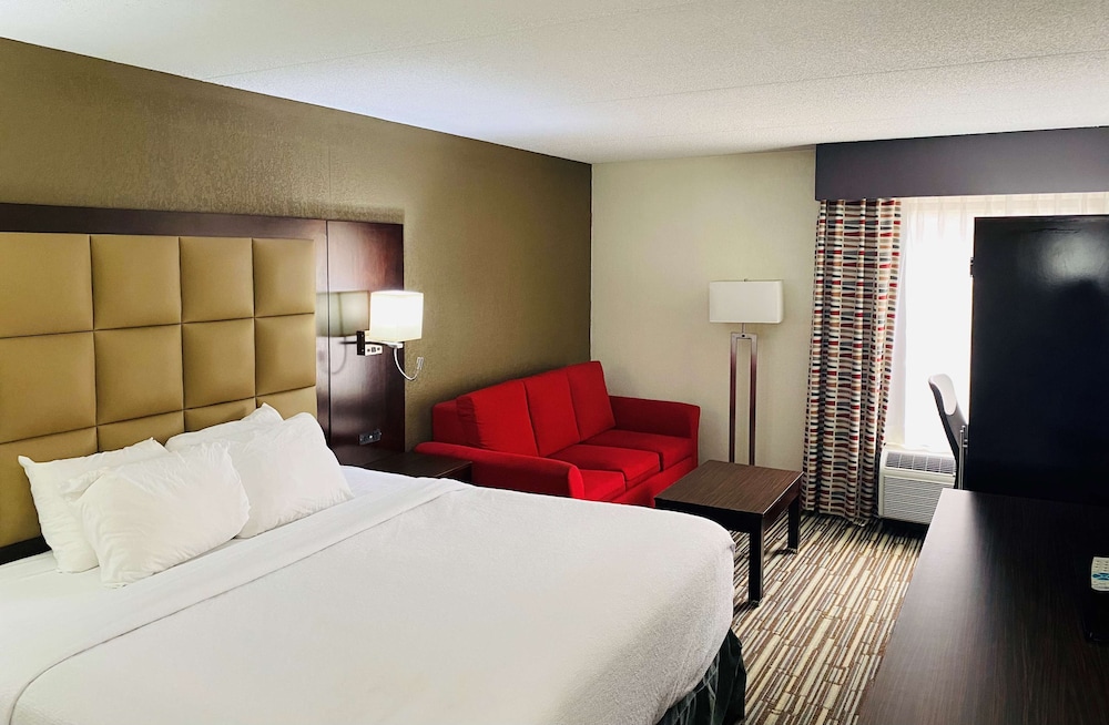 Spark by Hilton Syracuse Carrier Circle 13/63