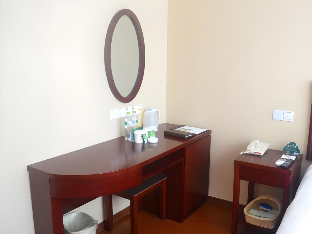 GreenTree Inn Qingdao Jiaozhou Sanlihe Park Express Hotel 40/40