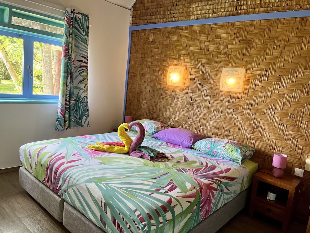Linareva Moorea Beach Resort 12/50